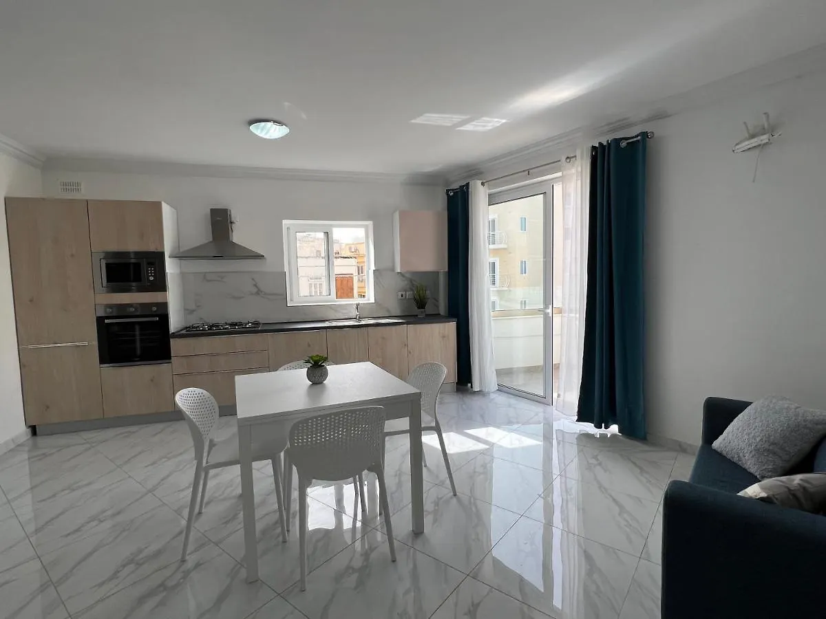 Condo With Patio Overlooking Piazza Gzira