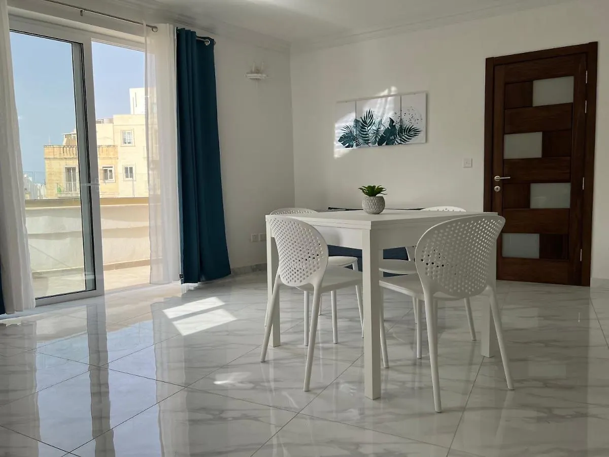 Condo With Patio Overlooking Piazza Gzira Apartament