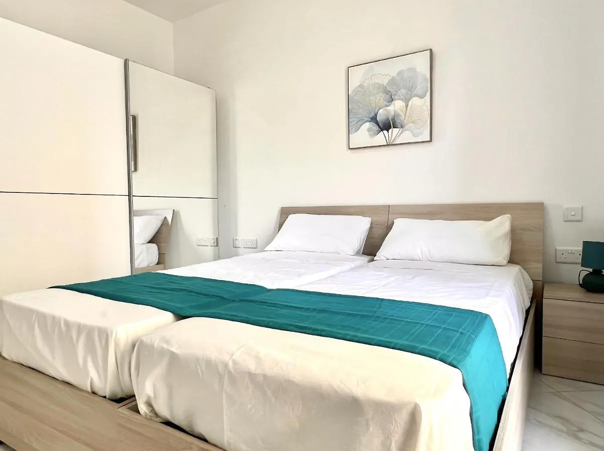 Apartament Condo With Patio Overlooking Piazza Gzira